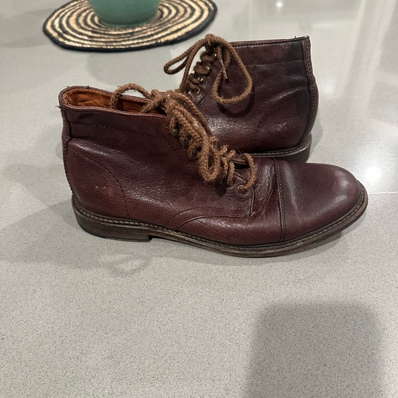 Men's Frye Leather Lace-Up Chukka Boots - Picture 2 of 9